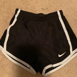 Toddler girls Nike Tempo shorts, black with white